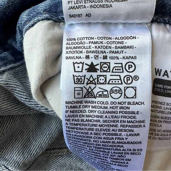 Levi's 100% Cotton Denim High-Waisted Mom Shorts - Picture 6 of 8